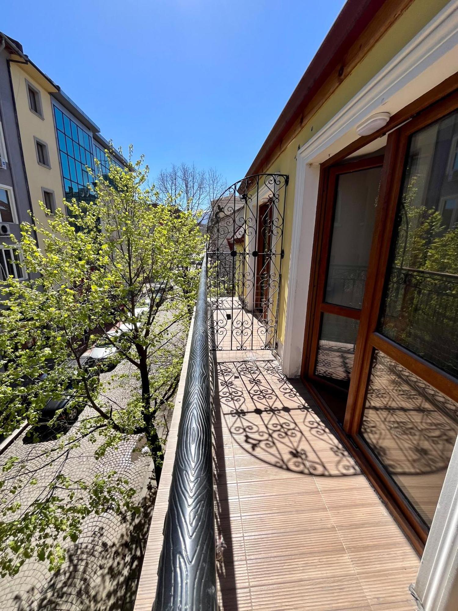En-Suite Rooms: Novа Guesthouse In Sofia Center Exteriör bild