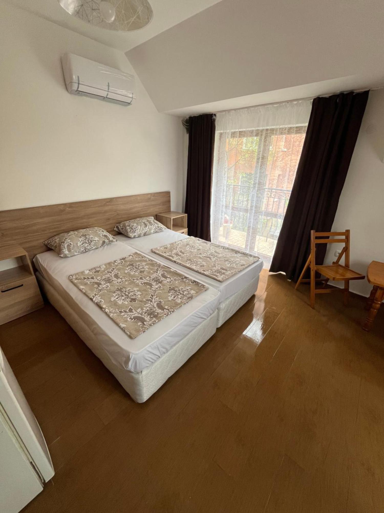 En-Suite Rooms: Novа Guesthouse In Sofia Center Exteriör bild