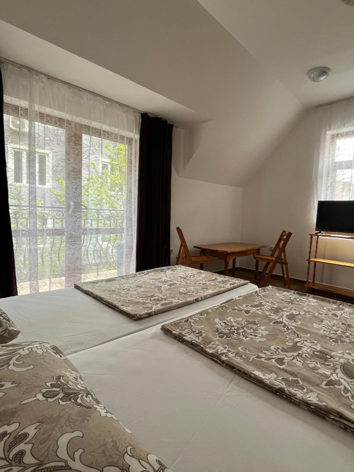 En-Suite Rooms: Novа Guesthouse In Sofia Center Exteriör bild