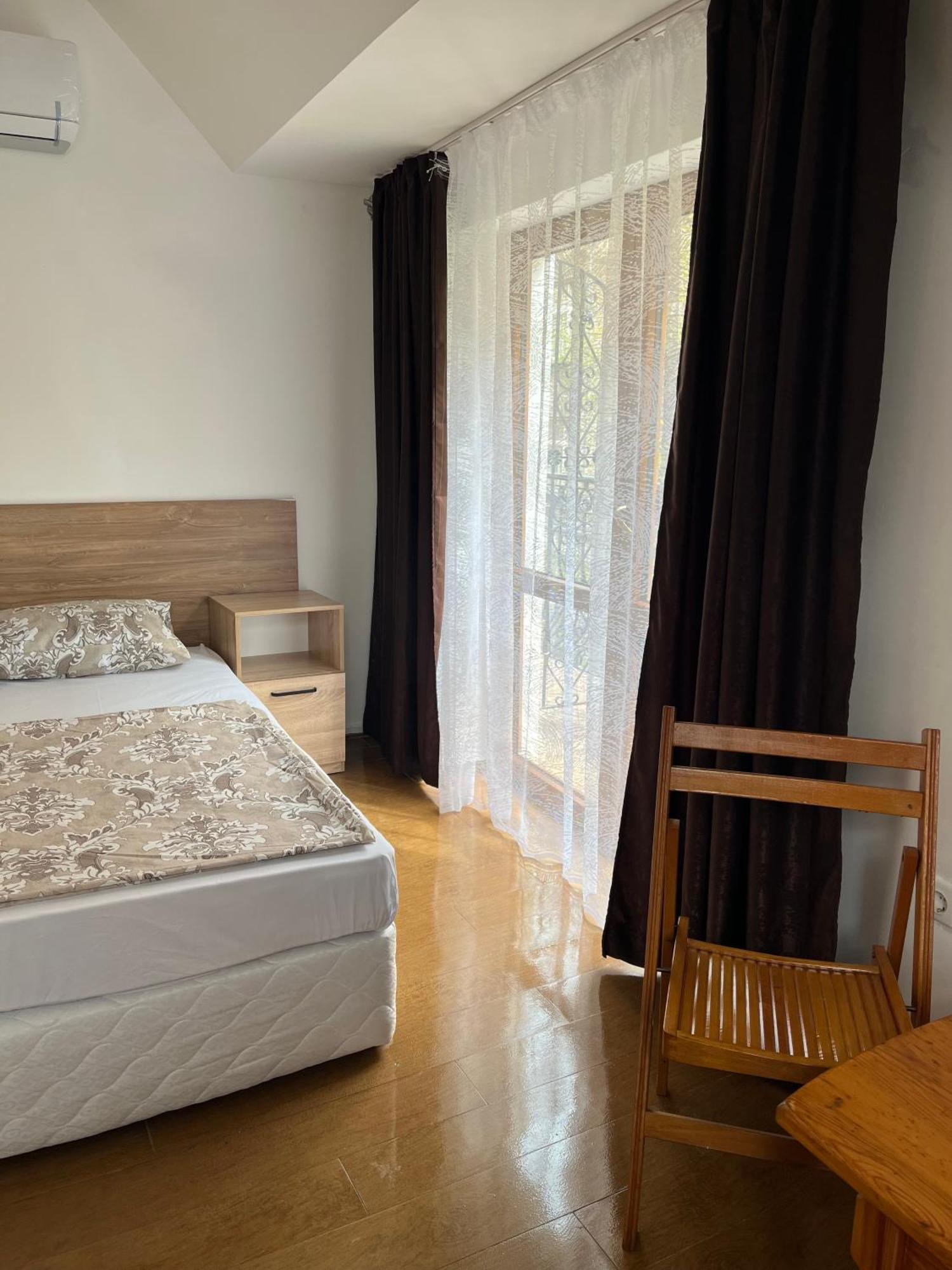 En-Suite Rooms: Novа Guesthouse In Sofia Center Exteriör bild