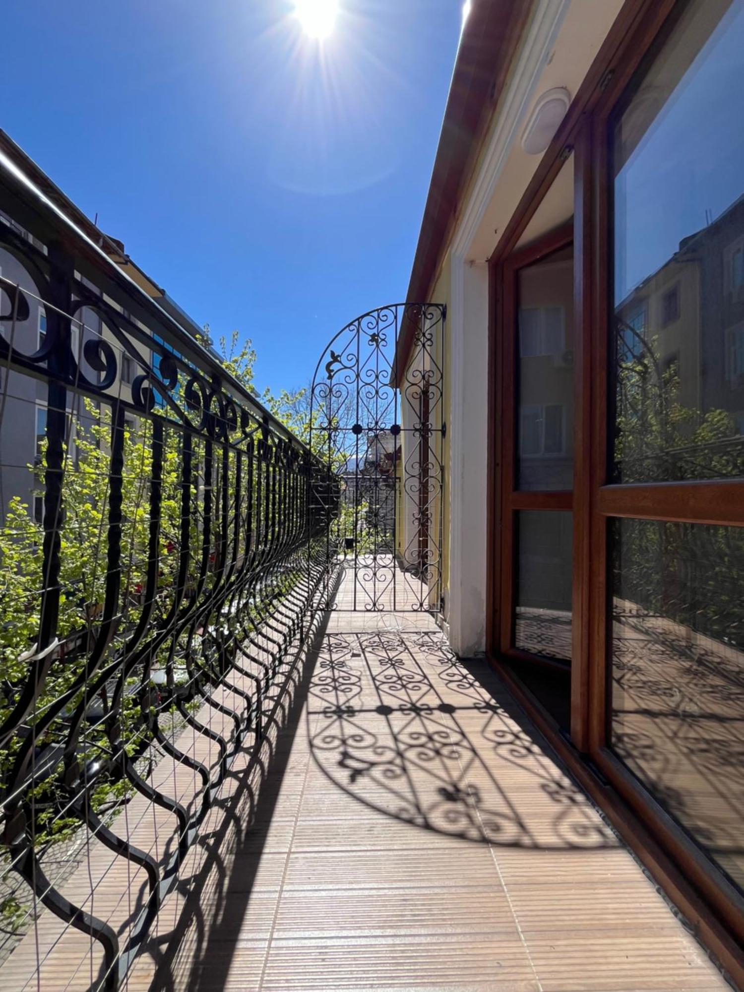 En-Suite Rooms: Novа Guesthouse In Sofia Center Exteriör bild
