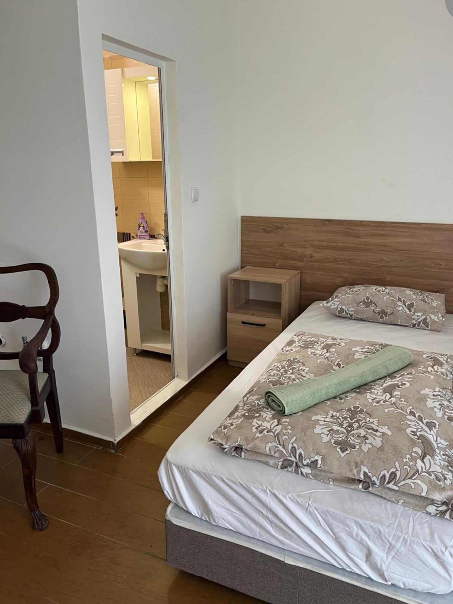 En-Suite Rooms: Novа Guesthouse In Sofia Center Exteriör bild