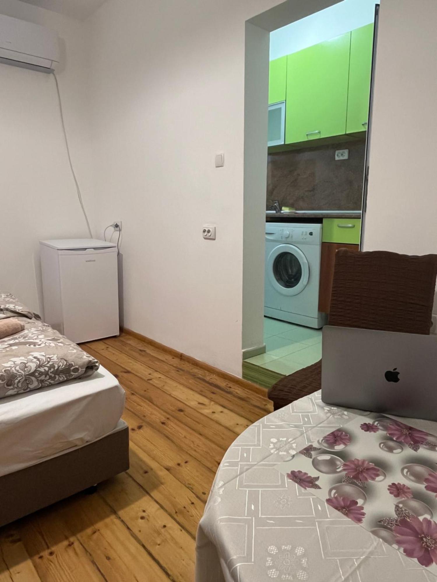 En-Suite Rooms: Novа Guesthouse In Sofia Center Exteriör bild