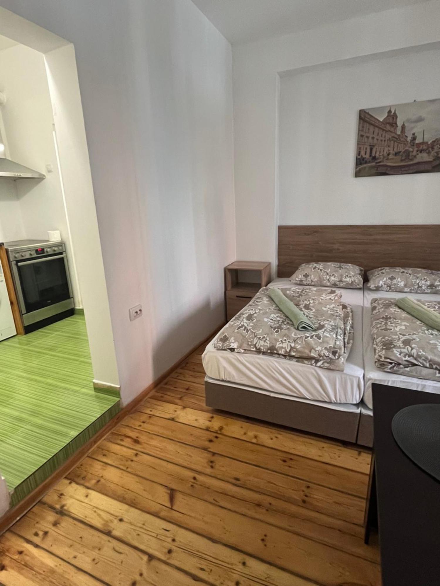 En-Suite Rooms: Novа Guesthouse In Sofia Center Exteriör bild