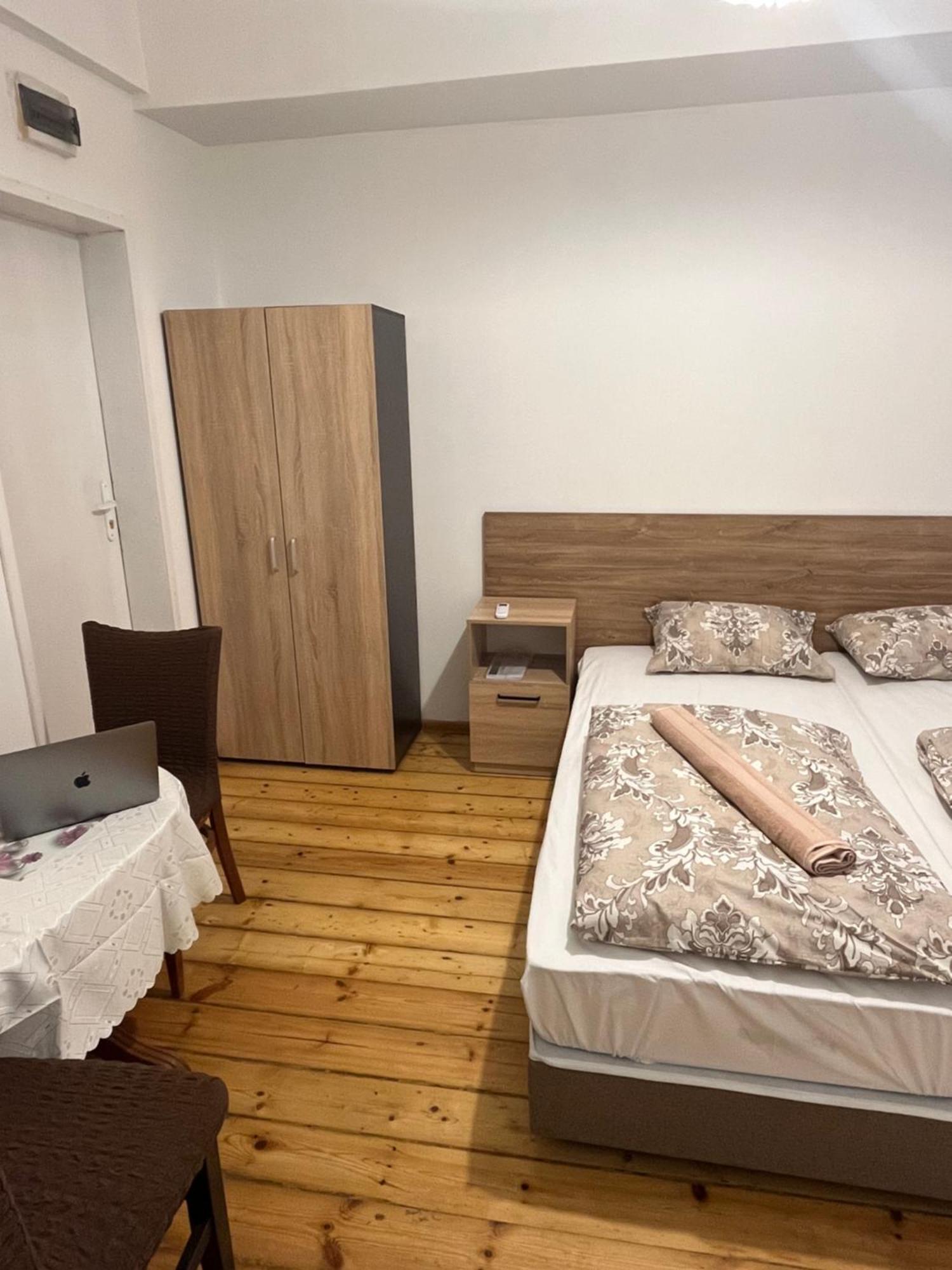En-Suite Rooms: Novа Guesthouse In Sofia Center Exteriör bild