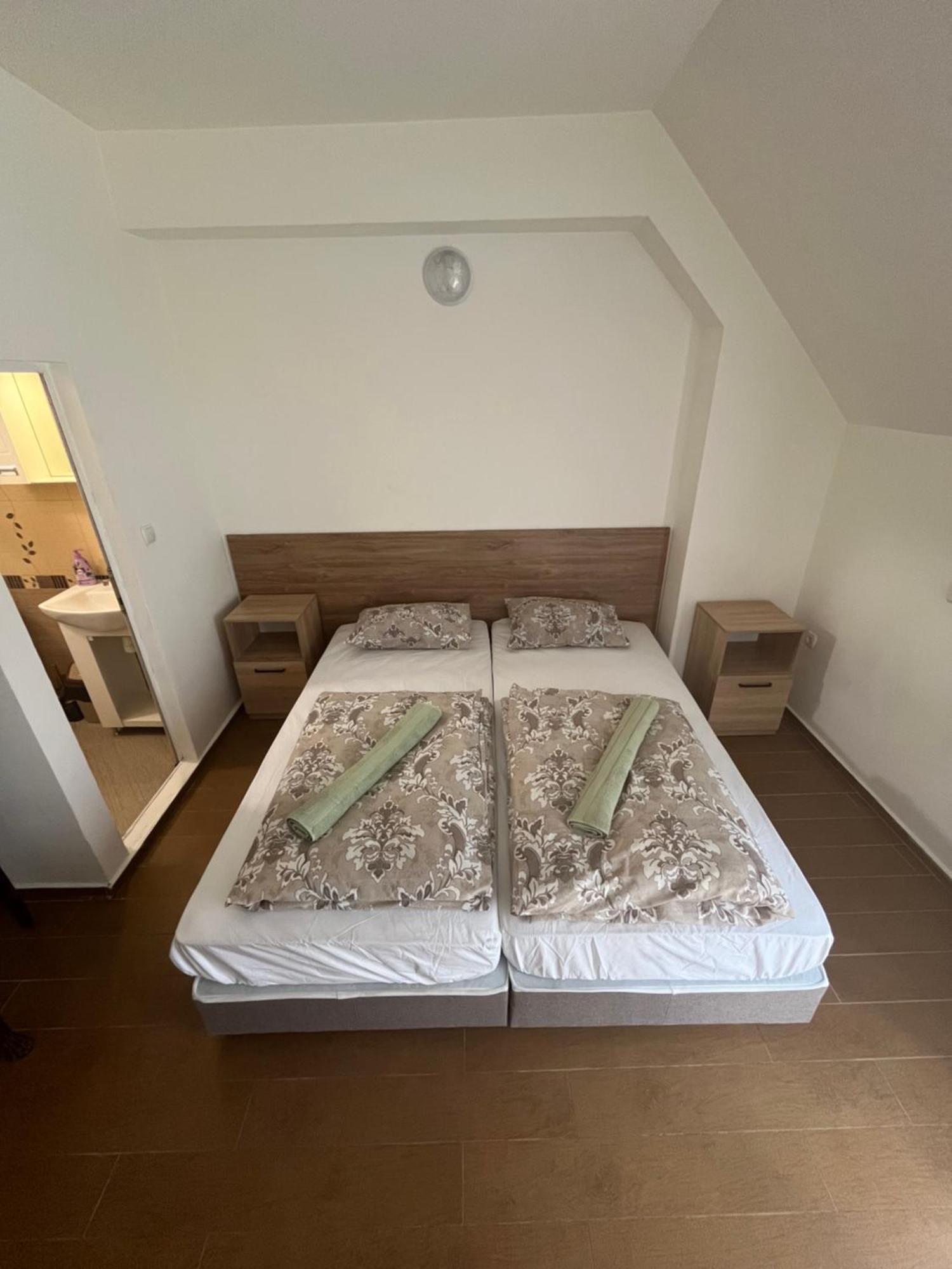 En-Suite Rooms: Novа Guesthouse In Sofia Center Exteriör bild