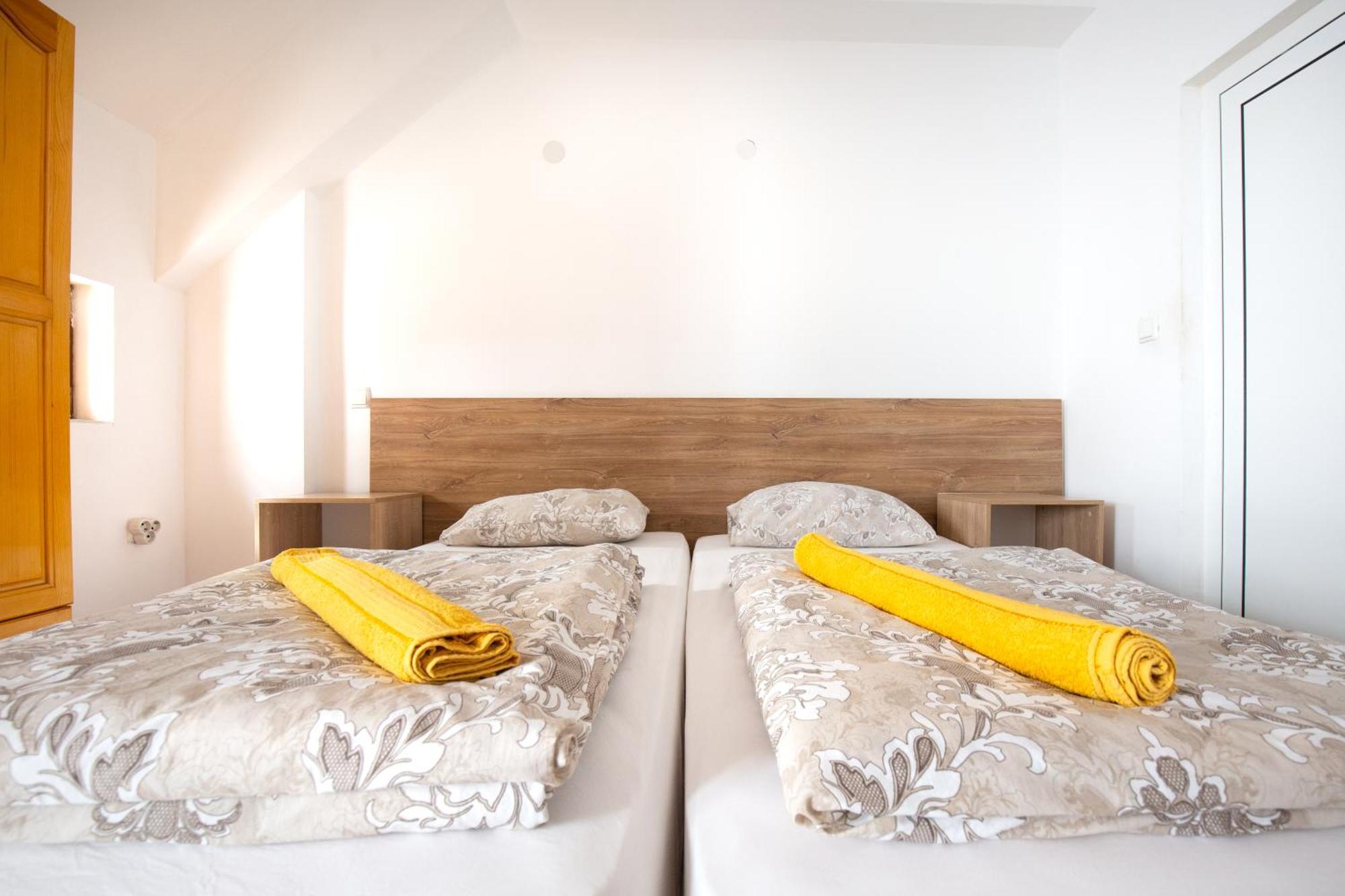 En-Suite Rooms: Novа Guesthouse In Sofia Center Exteriör bild