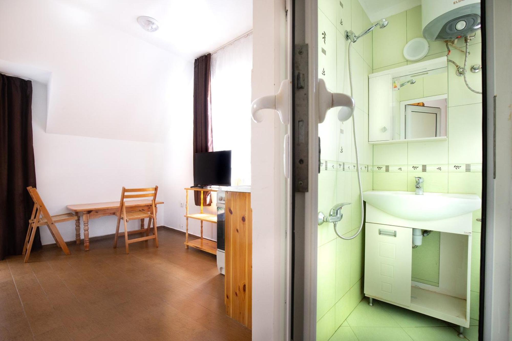 En-Suite Rooms: Novа Guesthouse In Sofia Center Exteriör bild