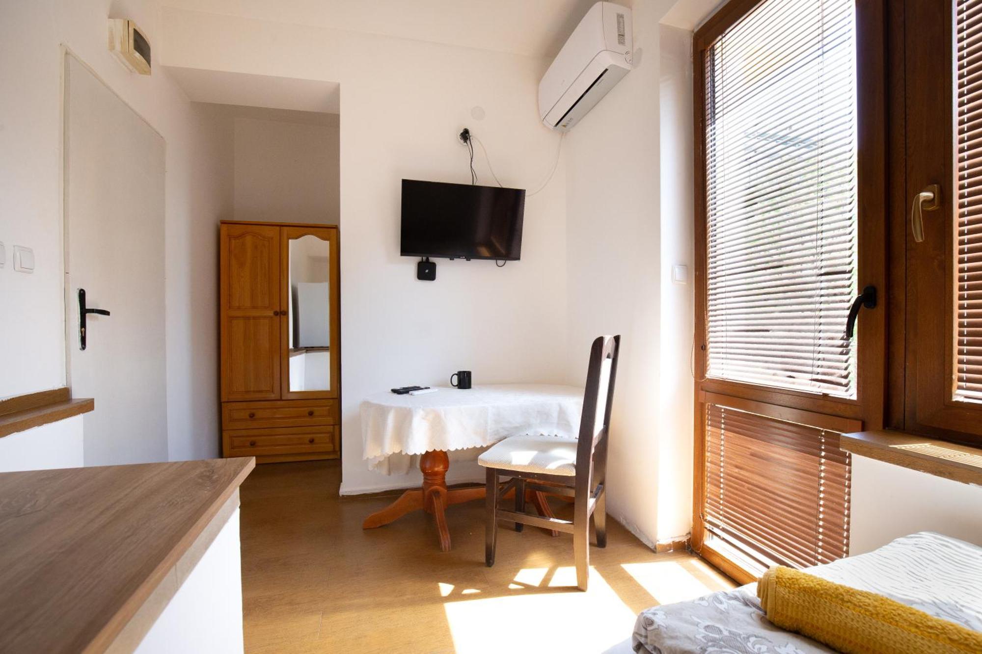 En-Suite Rooms: Novа Guesthouse In Sofia Center Exteriör bild