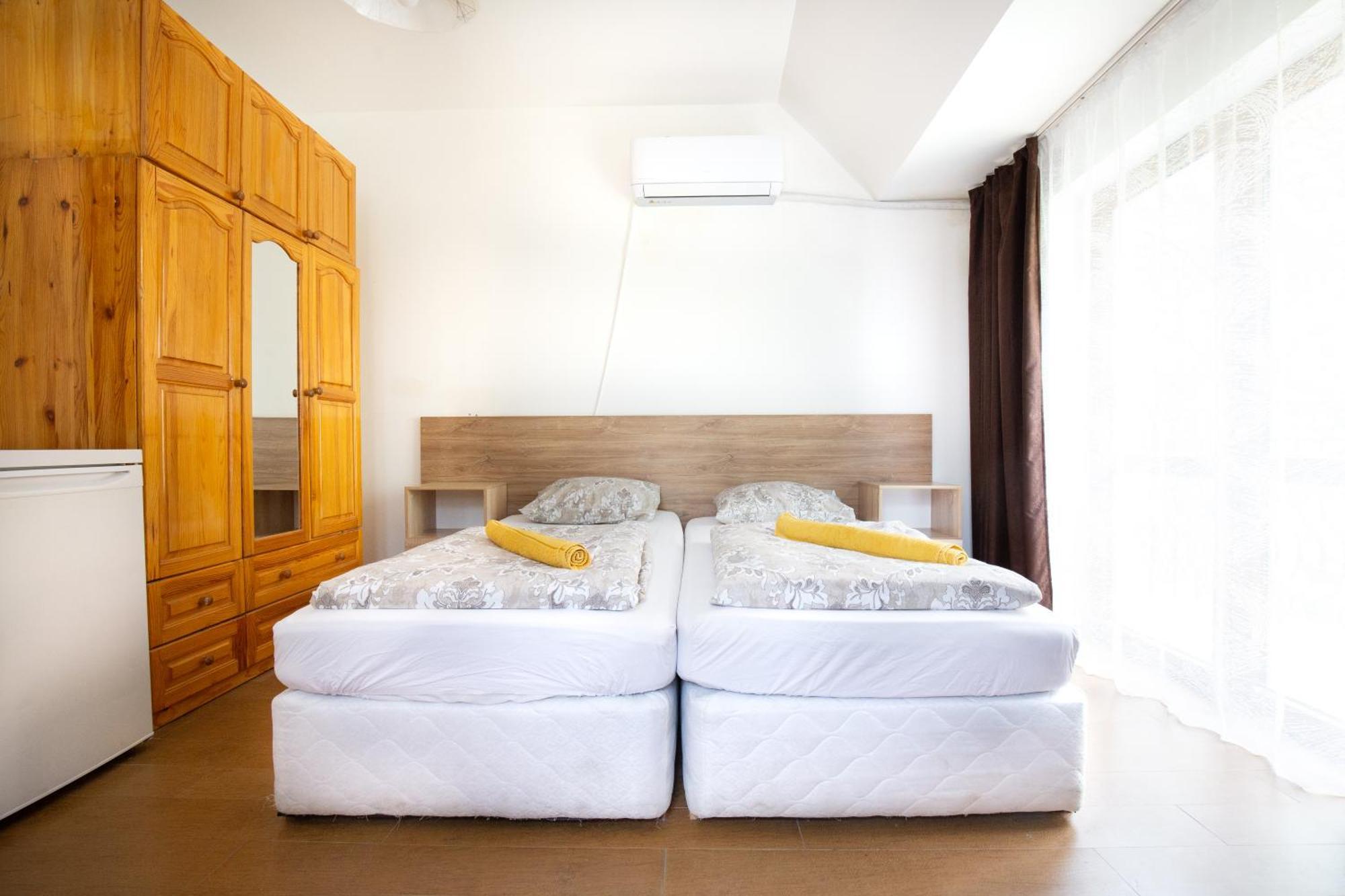 En-Suite Rooms: Novа Guesthouse In Sofia Center Exteriör bild