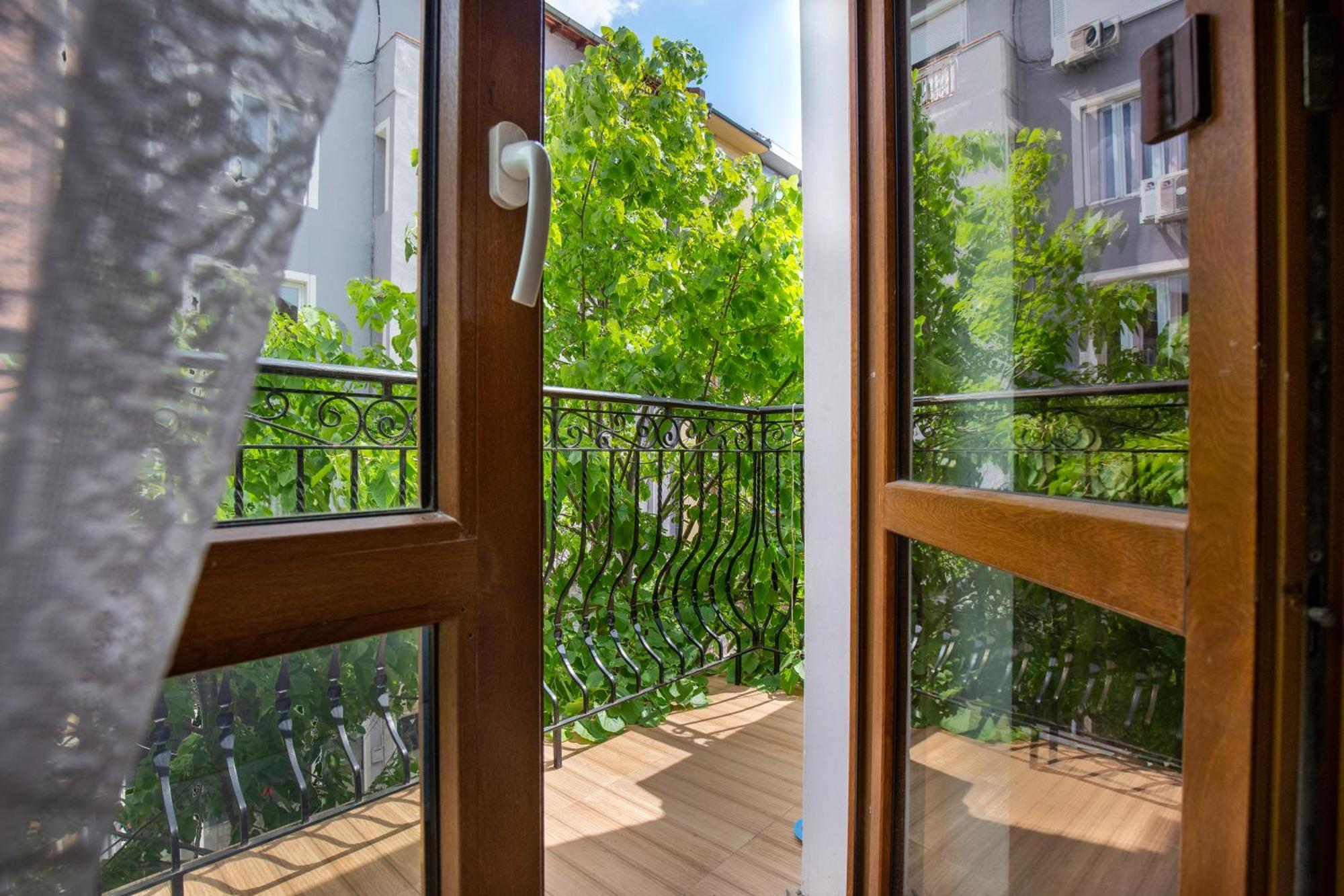 En-Suite Rooms: Novа Guesthouse In Sofia Center Exteriör bild