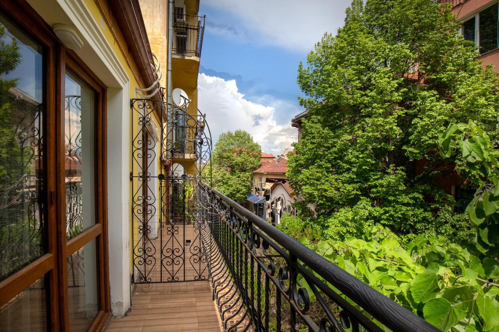 En-Suite Rooms: Novа Guesthouse In Sofia Center Exteriör bild