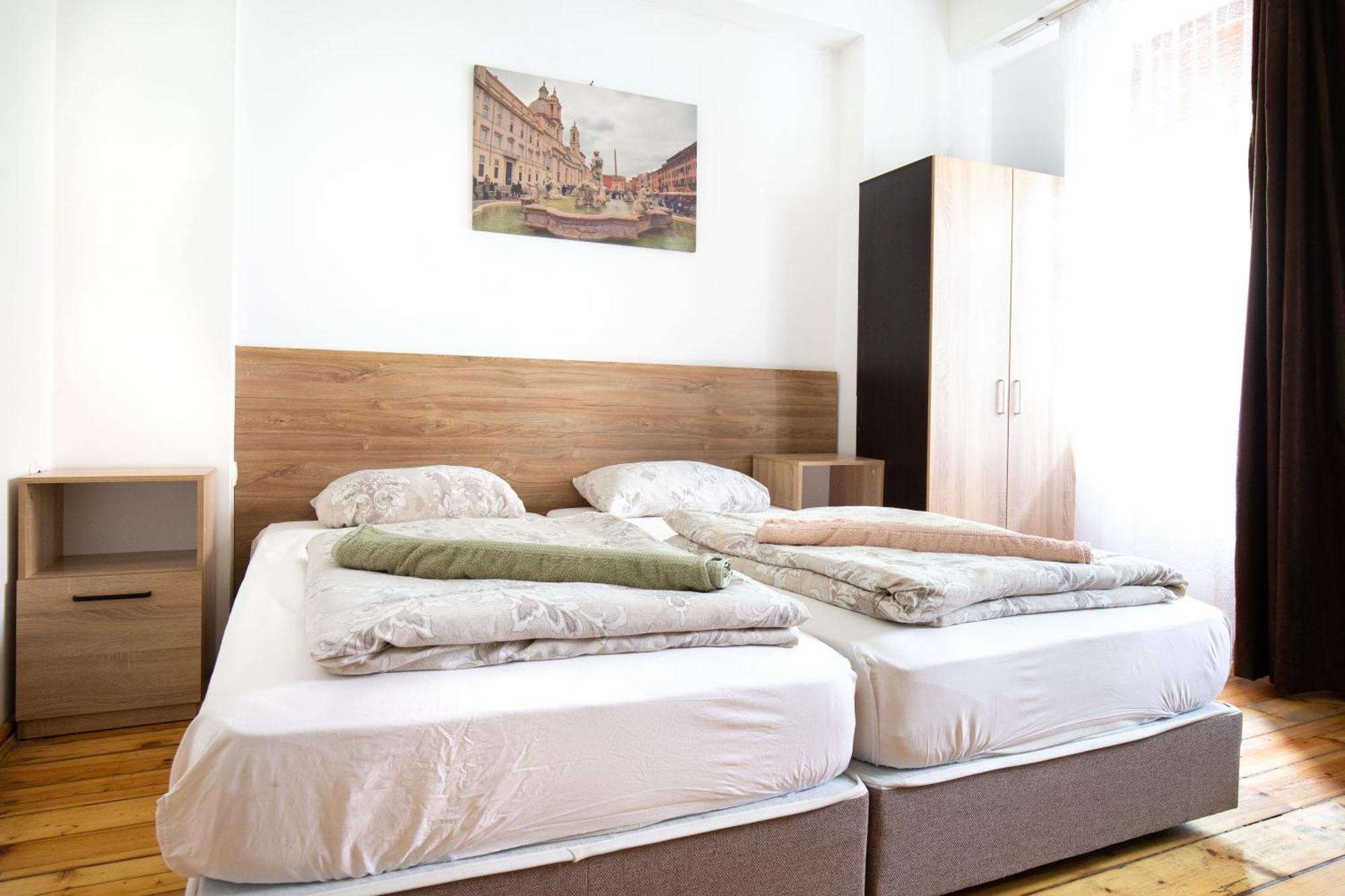 En-Suite Rooms: Novа Guesthouse In Sofia Center Exteriör bild